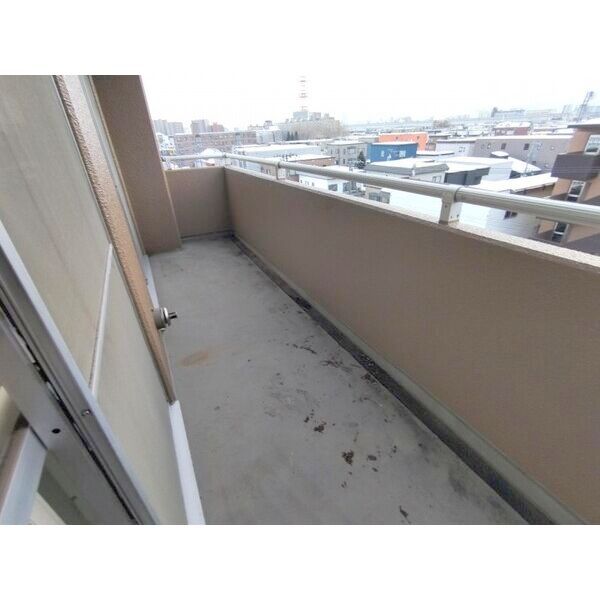 バルコニー　嬉しいバルコニー付き！夏季の洗濯物干しに♪