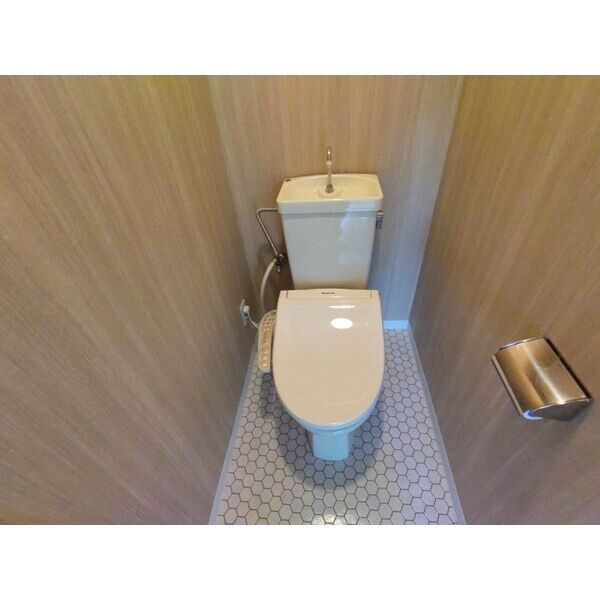 トイレ　嬉しいウォシュレット付きのトイレ！便座温かいですよ♪