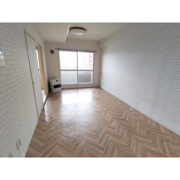 居室・リビング　明るい居間で気持ちまで明るくなりますね！