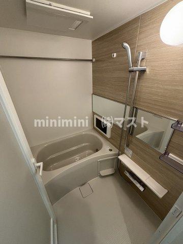 バス・シャワールーム　※偶数階は茶系のお部屋です。