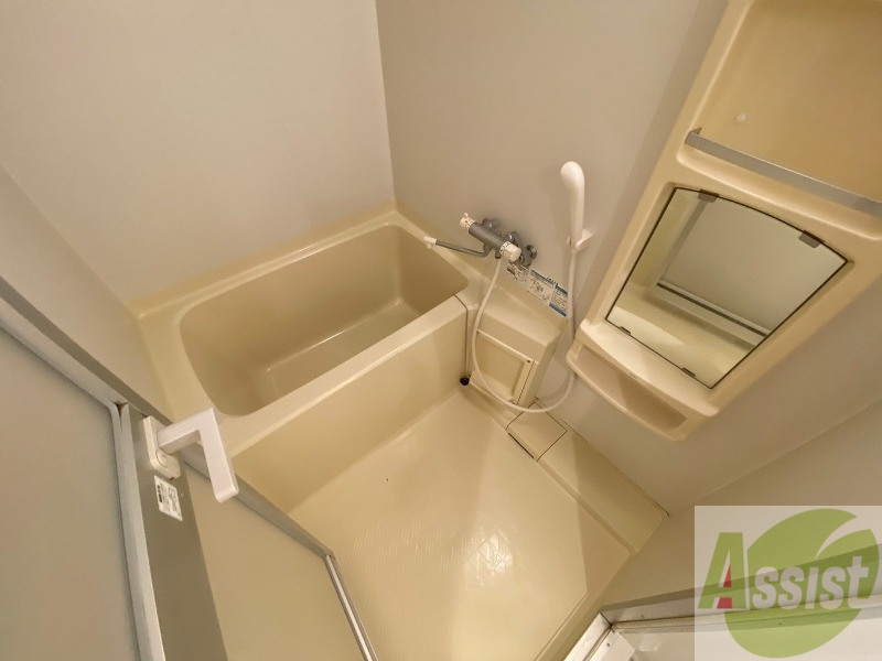 バス・シャワールーム　お風呂になります。一日の疲れを癒してくださいね。