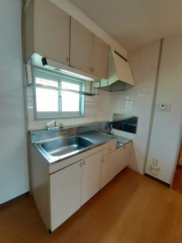 キッチン　コンパクトなキッチンで掃除もラクラク