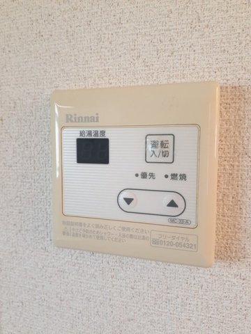 トイレ　落ち着いた色調のトイレです