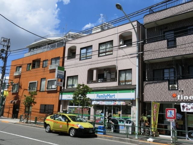 コンビニ　ファミリーマート西日暮里一丁目店（コンビニ）まで180m