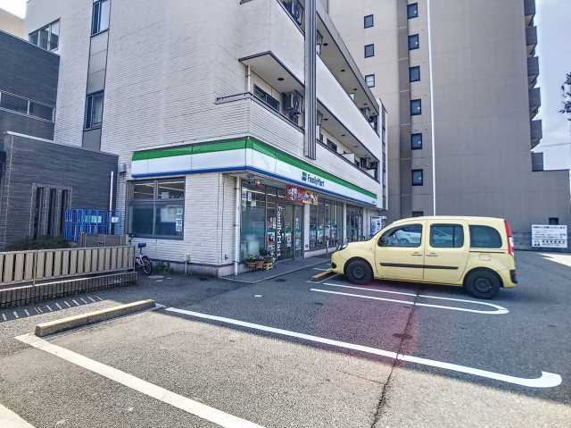 コンビニ　ファミリーマート金沢けやき通り店（コンビニ）まで1676m