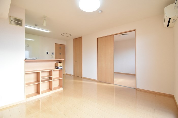 居室・リビング　12帖の広々としたリビングです☆