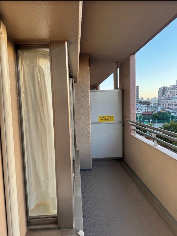 バルコニー　外からの目が気にならないバルコニーで洗濯物が干せます