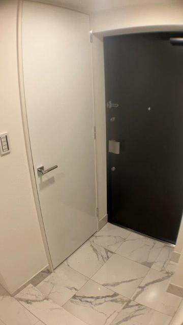 玄関　大理石タイル