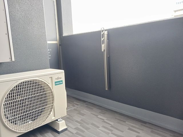 バルコニー　暖かな日差しのふりそそぐバルコニー