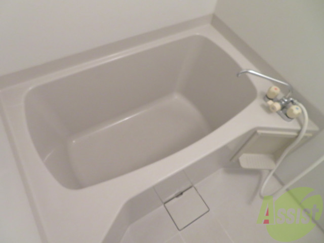 バス・シャワールーム　バスルームはこちらです。広々としてゆったり休めます。