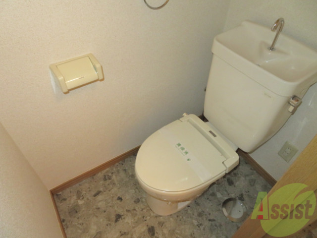 トイレ　こちらはトイレです。清潔感があり、安心して使用できます。