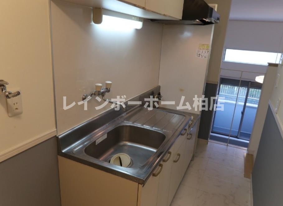 キッチン　コンパクトなキッチンで掃除もラクラク