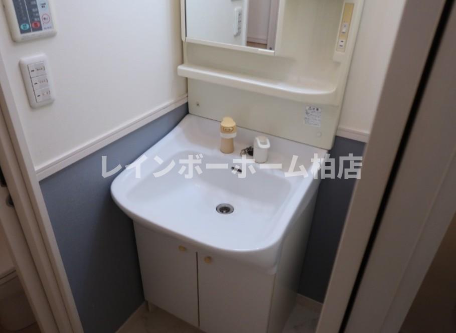 洗面設備　脱衣スペースもあります