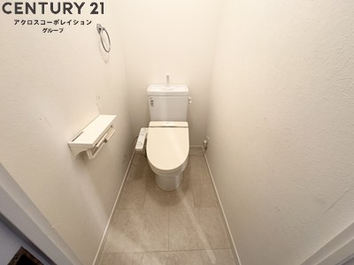 トイレ　トイレットペーパー2個セット出来ます。