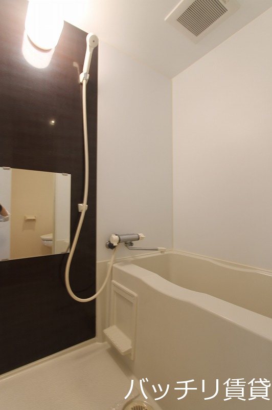 バス・シャワールーム　同型タイプの為、現状を優先致します。