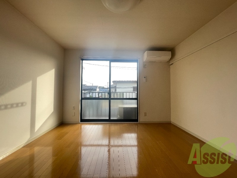 居室・リビング　こちら生活のメインとなる洋室になります。