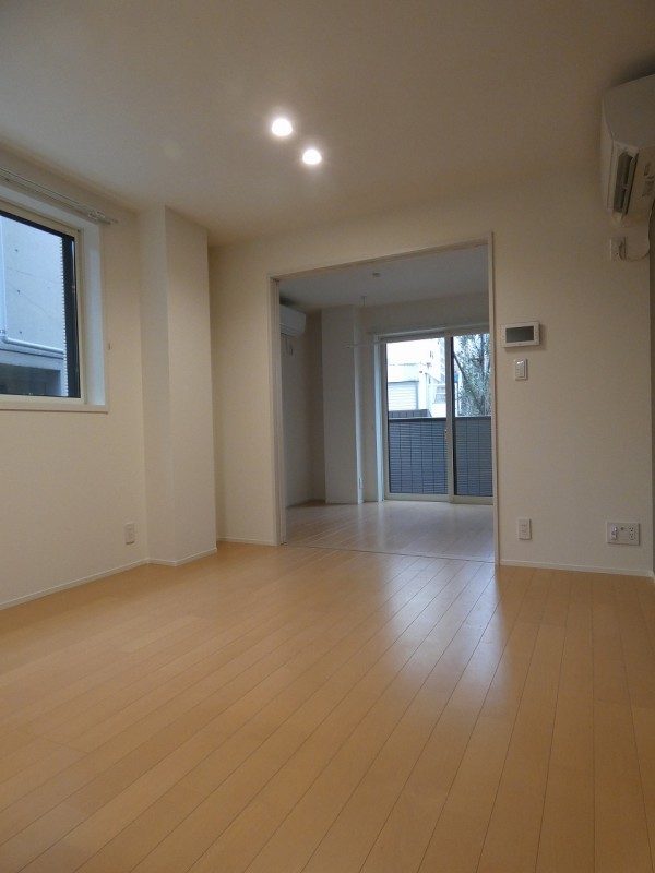 居室・リビング　こちらの居間で趣味の時間をお楽しみください