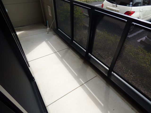 バルコニー　ベランダ　シャッター付きです