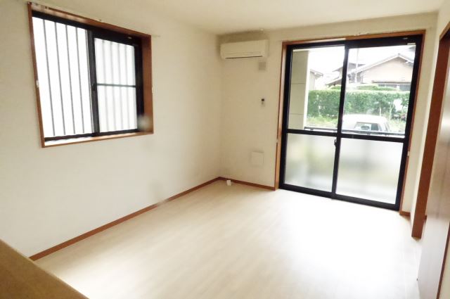 居室・リビング　角部屋で明るいです