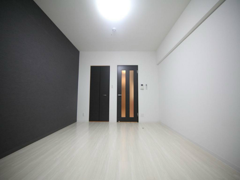 その他　洋室8.1帖　ウォークインクローゼット付（収納充実してます）