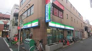 コンビニ　ファミリーマート 調布成城富士見橋店（コンビニ）まで546m