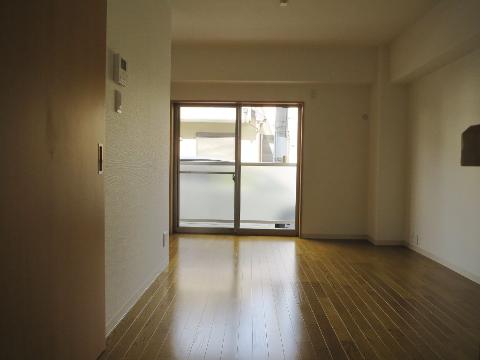 居室・リビング　室内