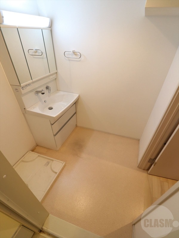 洗面設備　三面鏡のシャンプードレッサー