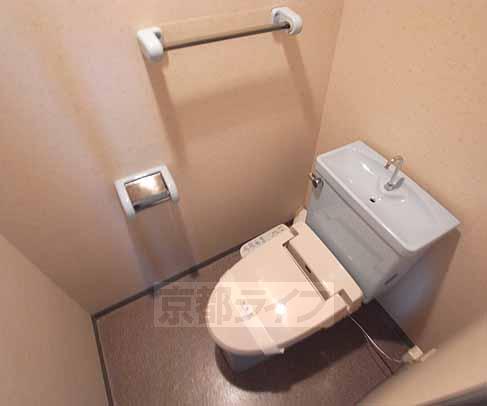 トイレ　ウォシュレット付のトイレです。