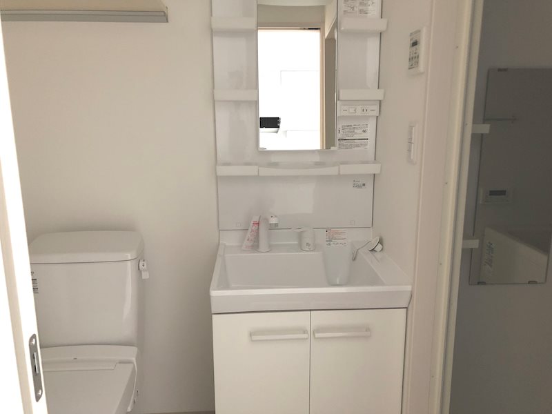 洗面設備　※別の部屋の写真です。