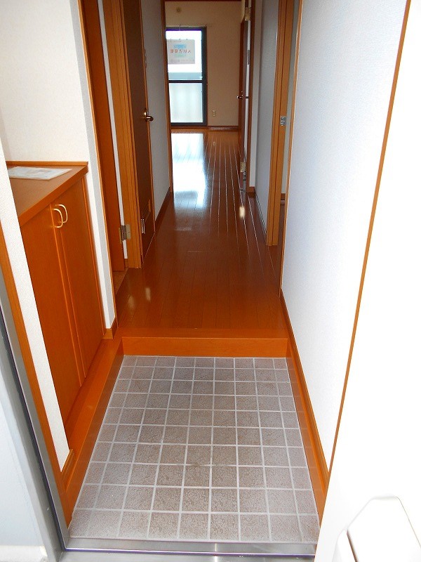 玄関　下駄箱あり