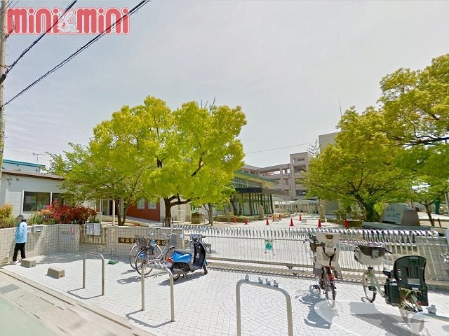 小学校　明石市立魚住小学校（小学校）まで2600m