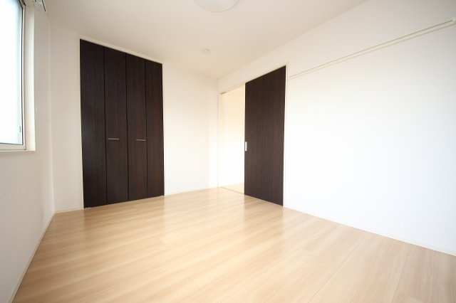 その他部屋・スペース　落ち着いて過ごせるお部屋なので、寝室にいかがでしょうか