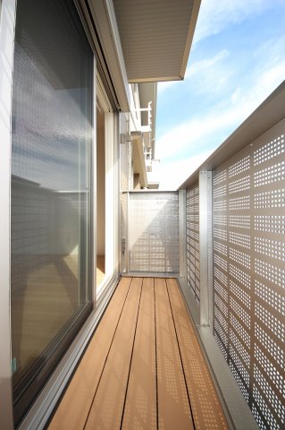 バルコニー　お洗濯にも便利なバルコニー付き