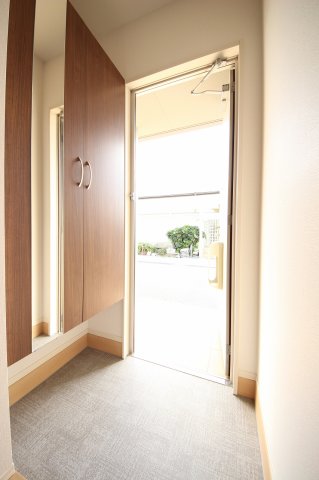 玄関　収納もある玄関です