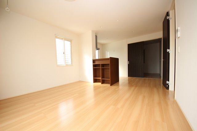 居室・リビング　こちらの居間で趣味の時間をお楽しみください