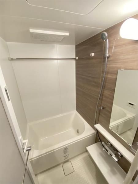 バス・シャワールーム　コンパクトで使いやすいお風呂です