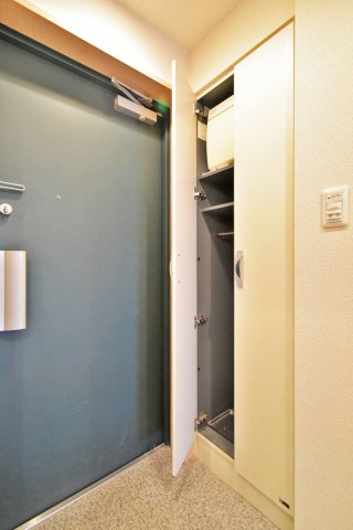 玄関　シューズBOX有
