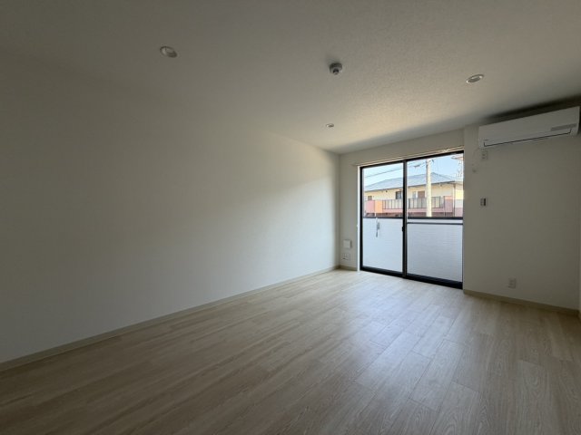 居室・リビング　同物件別号室