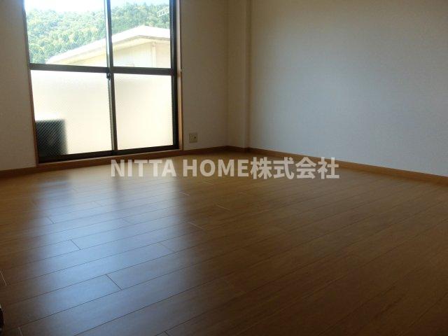 居室・リビング　９帖の洋室になります＊