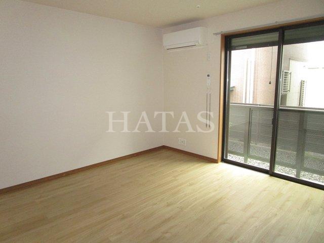 居室・リビング　同物件別部屋です