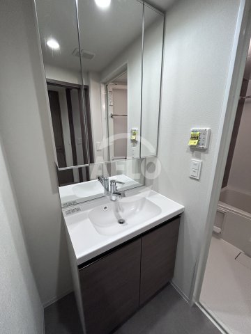 洗面設備　コンフォリア・リヴ淡路　洗面台