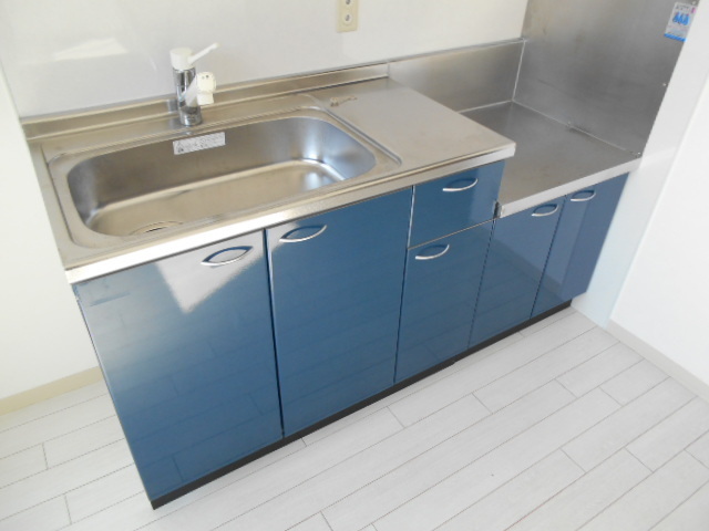 キッチン　二口ガスコンロの置けるキレイなキッチンです