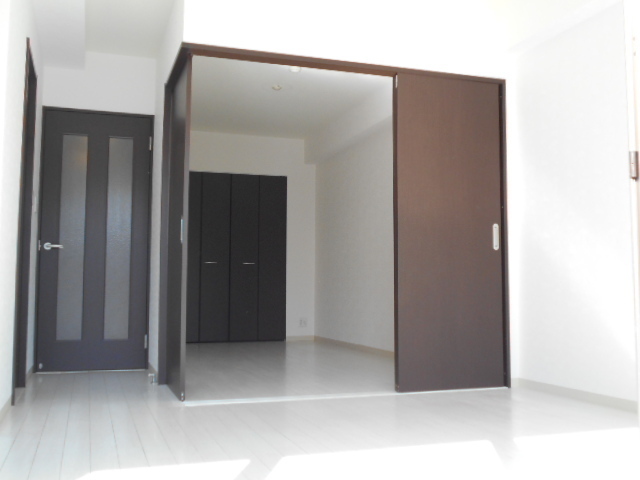 居室・リビング　扉を開ければ開放的な空間になります