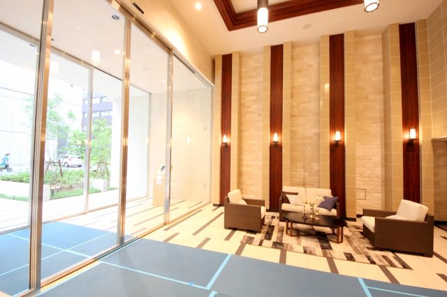 エントランス　スプランディッド淀屋橋DUE（ドューエ）