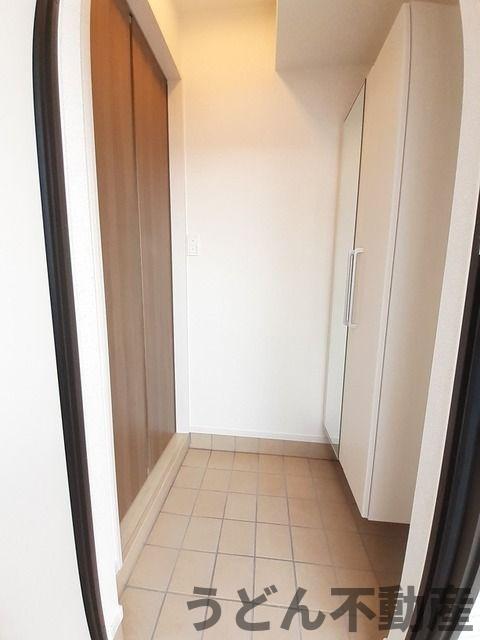 玄関　うどん県のお部屋探しはうどん不動産へ うどんちゃんとLINE
