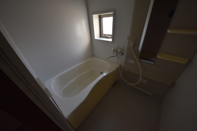 バス・シャワールーム　★窓付きのキッチンです★