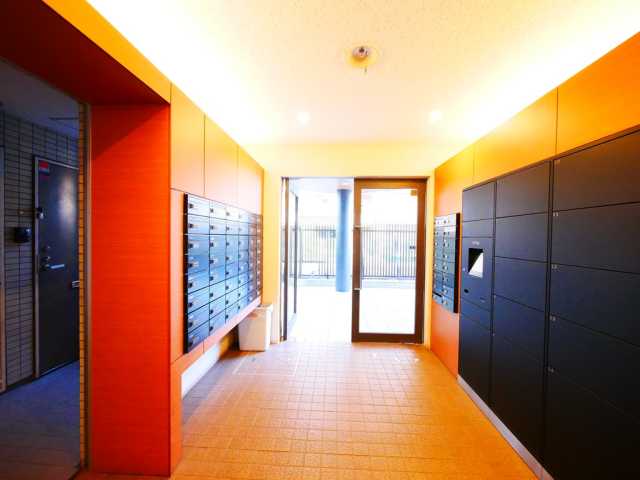 エントランス　ロイヤルキャステージ恋ヶ窪