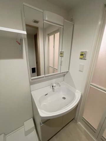 洗面設備　コンパクトで使いやすい洗面所