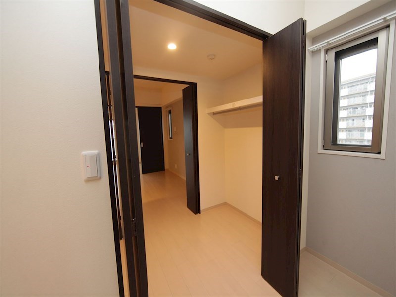 収納　ウォークスルークローゼット（収納充実してます）