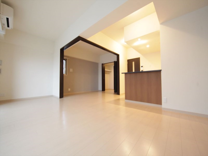 居室・リビング　ＬＤＫ19.1帖　洋室6.3帖　つなげても仕切っても使えます